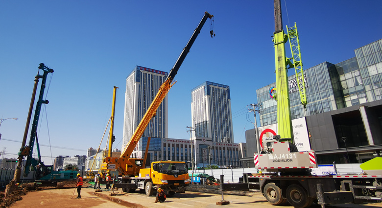 2024年1月石家莊地鐵四五號線換乘站光華路站圍護樁施工
